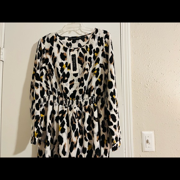 I’m selling a Casual to dressy dress - Picture 4 of 4